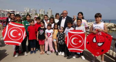 Erdemli'de geleneksel uçurtma şenliği