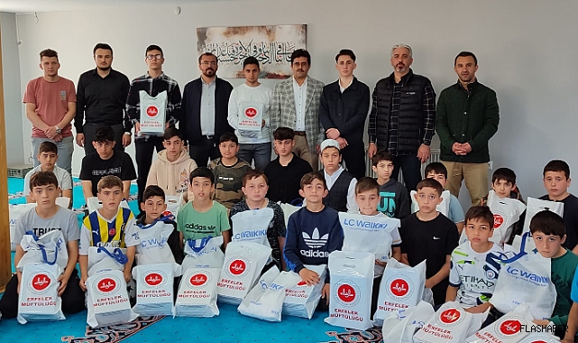 ERFELEK’TE HAFIZLIK KURSU ÖĞRENCİLERİNE GİYSİ VE HARÇLIK DESTEĞİ!