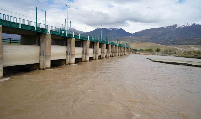 Eriyen kar suları Doğu&#039;daki nehirlerin debisini yükseltti