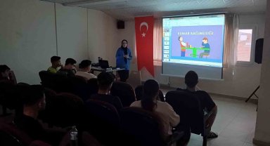 Erkek öğrencilere kumar bağımlılığı anlatıldı