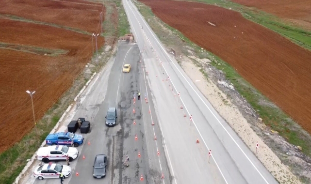 Erzincan'da trafik ekiplerinden dronlu denetim