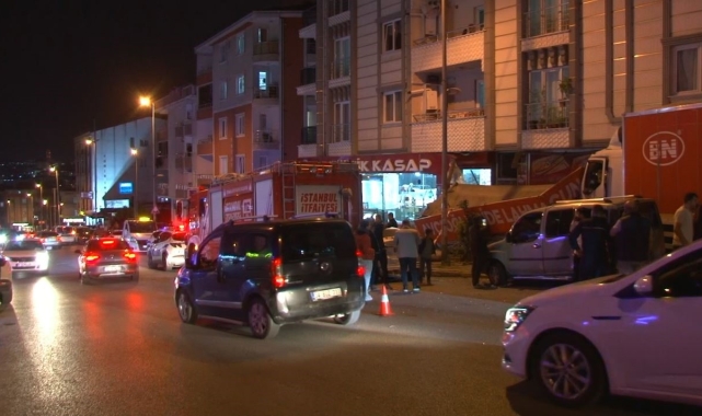 Esenyurt'ta kayan kamyon 11 araca çarpıp, pideci dükkanına girdi