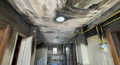 Eşi boşanmak isteyince evi ateşe verdi