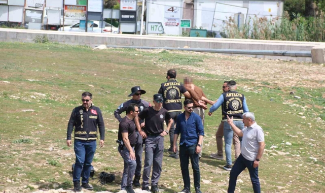 Eski eşi hakkında dedikodu yaptığını iddia ettiği akrabasını sırtından vurarak öldürdü