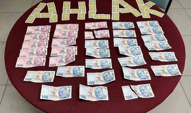 Eskişehir'de kumar oynayan 5 kişiye 32 bin 125 TL para cezası kesildi