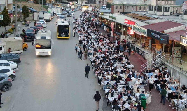 Esnaf ile üniversite öğrencileri iftarda bir araya geldi