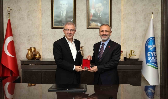 Eyüpsultan Belediye Başkanı Dr. Mithat Bülent Özmen görevine başladı