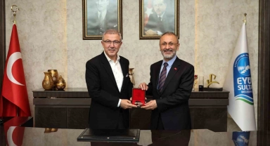 Eyüpsultan Belediye Başkanı Dr. Mithat Bülent Özmen görevine başladı