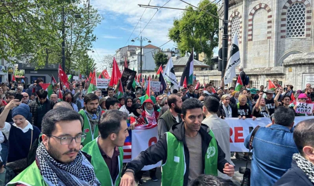 Fatih'te binlerce kişi Filistin'e destek için yürüdü
