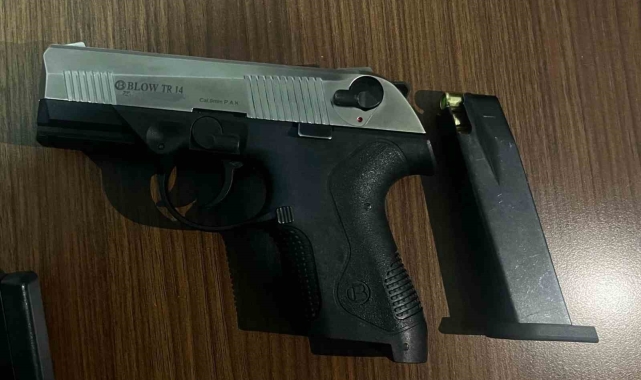 Fatih'te silahlı şahıs köpeğini bekçiye saldırttı, bekçi köpeği silahla yaralayarak durdurdu