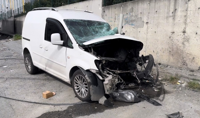 Feci kazada aracın motoru yola fırladı, o anlar kameraya yansıdı