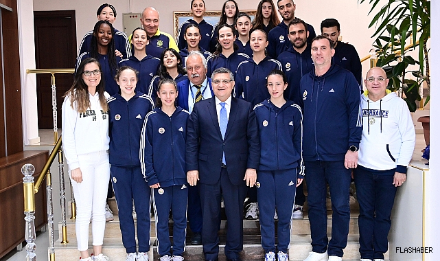 FENERBAHÇELİ BASKETBOLCULAR VALİ ÖZARSLAN’I ZİYARET ETTİ!