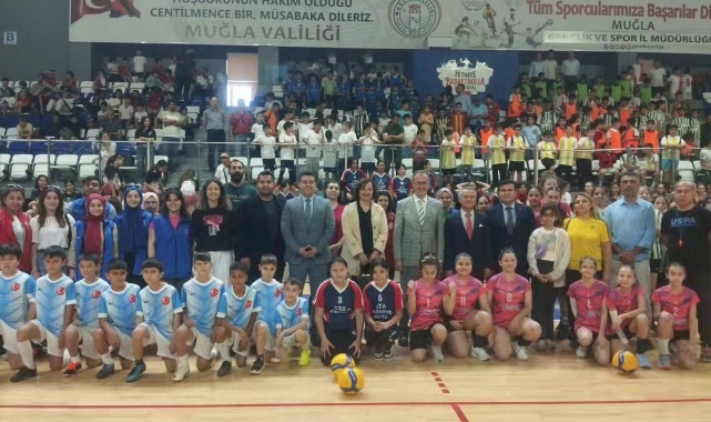 Fethiye'de spor şenliği renkli görüntülere sahne oldu