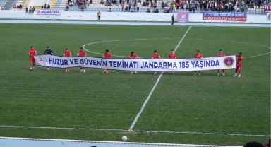 Futbolculardan anlamlı pankart