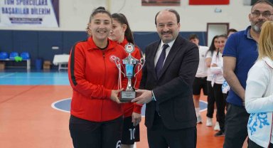 Futsal kadınlarda Gümüşhane şampiyon