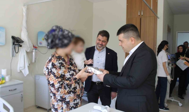 GAÜN Yönetiminden Hastanede tedavi gören çocuklara bayram ziyareti