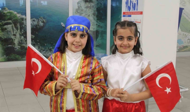 Gazipaşa-Alanya Havalimanı'nda 23 Nisan coşkusu