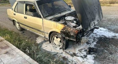 Gazipaşa'da park halindeki otomobil alev aldı