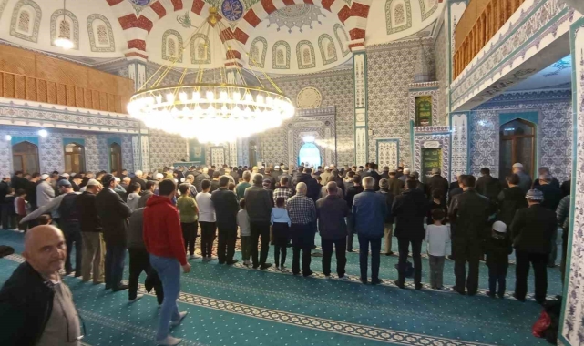 Gediz'de çocuklar için teravih şenliği