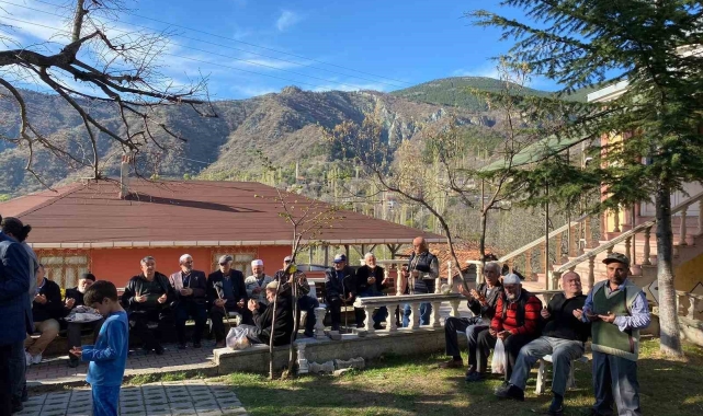 Geleneksel çörek bayramı ile köyde 50 olan nüfus 500'e çıkıyor