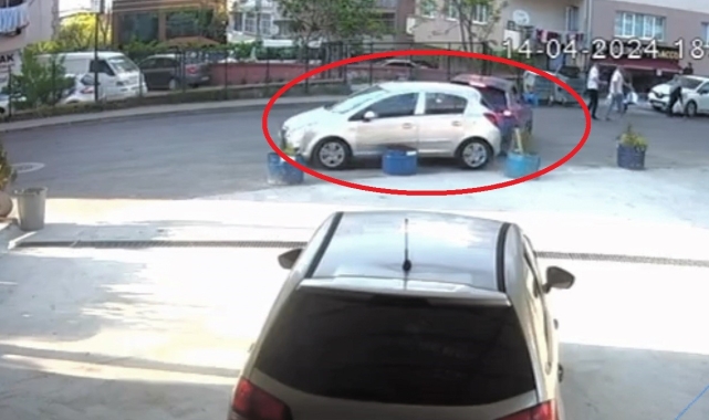 Geri viteste unuttuğu aracıyla kaza yaptı, o anlar kamerada