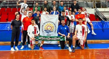 Gölcük Belediyespor'un voleybol takımından önemli başarı