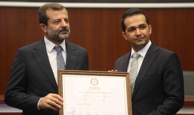 Gürsu Belediye Başkanı Mustafa Işık mazbatayı aldı