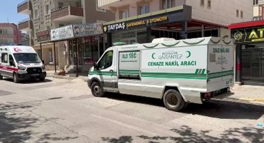 Haber alınamayan erkek hemşire evinde ölü bulundu