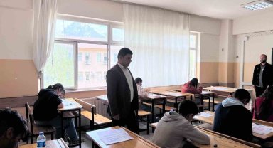 Hakkari'de bursluk sınavını 8 bin 743 öğrenci girdi