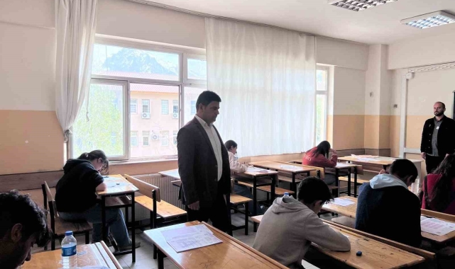 Hakkari'de bursluk sınavını 8 bin 743 öğrenci girdi