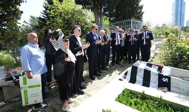 Hakkı Yeten kabri başında anıldı