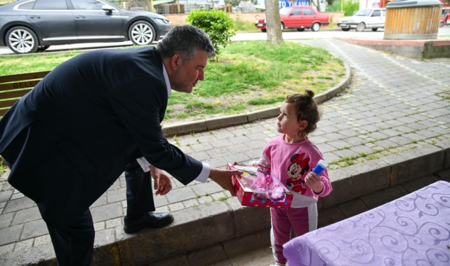 Hanımeli pazarında Başkan Mesut Akbıyık büyük ilgi
