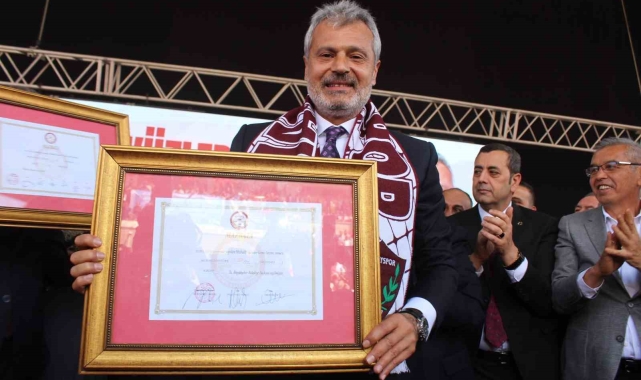 Hatay Büyükşehir Belediye Başkanı Öntürk: "Artık siyaset bitti şimdi millete hizmet zamanı"