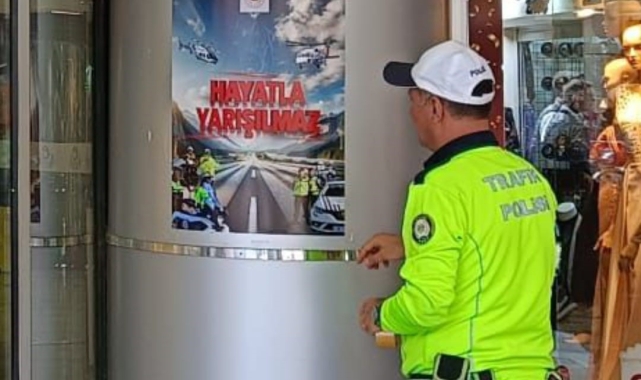 'Hayatla Yarışılmaz' afişleri ile trafik güvenliğine dikkat çekildi