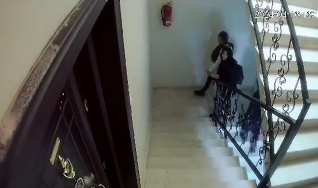 Hırsızlık amacıyla apartmana giren kadınlara güvenlik kamerası engel oldu