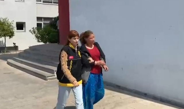 Hırsızlık yaparken suçüstü yakalanan kadın polisi ısırdı