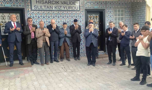 Hisarcık'ta umre kafilesi dualarla uğurlandı