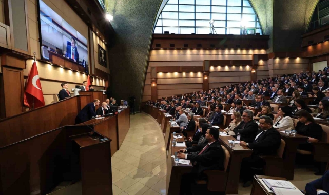 İBB'de seçim sonrası ilk meclis toplantısı yapıldı