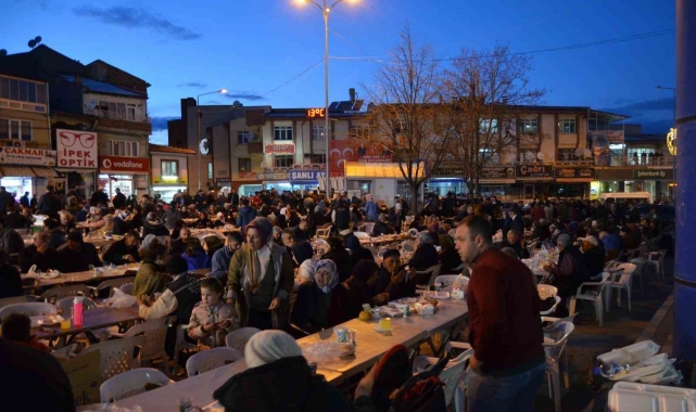 İmece usulü ile 3 bin kişilik iftar yaptılar