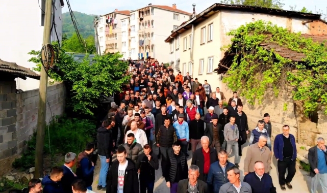 İnegöl'de 1 kilometrelik bayramlaşma