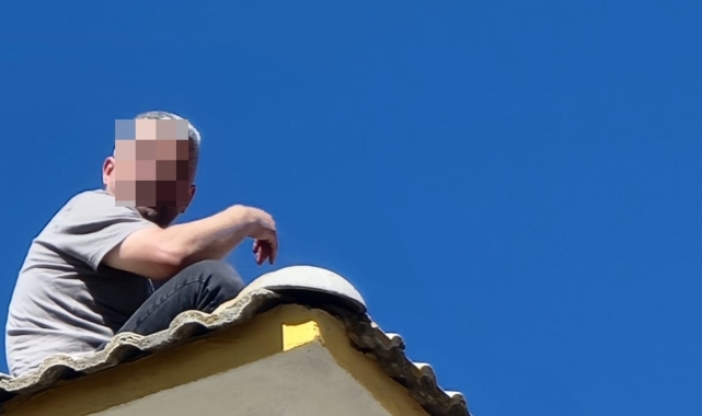İntihar için çatıya çıkan şahsı kaymakam ikna etti