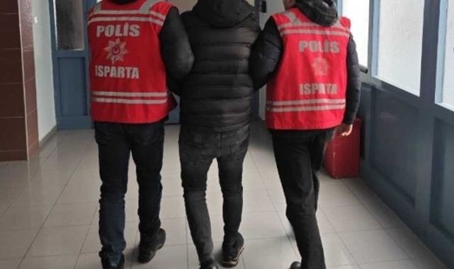 Isparta'da 12 yıl hapis cezasıyla aranan şahıs kaçarken yakalandı