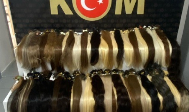 Isparta&#039;da 17 bin bağ gümrük kaçağı insan saçı ele geçirildi