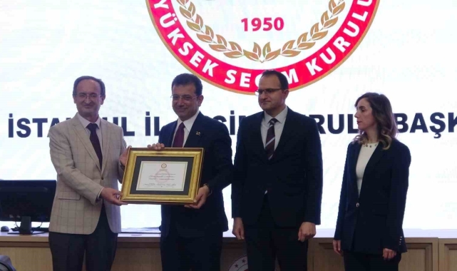 İstanbul Büyükşehir Belediye Başkanı Ekrem İmamoğlu mazbatasını aldı