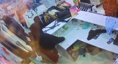 İstanbul'da hırsızlık anları kamerada: Biri oyun konsolu, biri çanta diğeri bisiklet çaldı