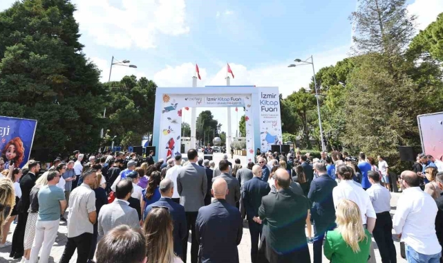 İzmir Kitap Fuarı Kültürpark'ta başladı
