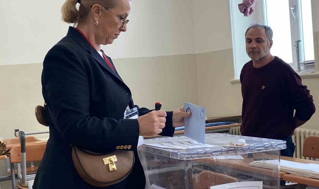 İzmir'de geçersiz oy sayısı 94 bin 435