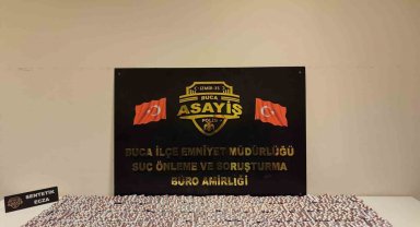 İzmir'de kıskıvrak yakalanan 2 zehir taciri tutuklandı