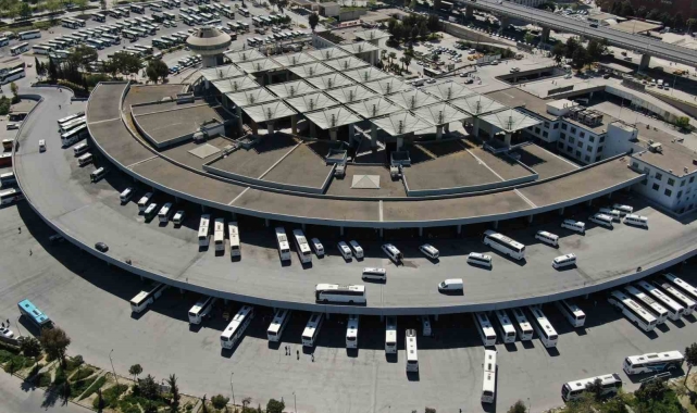 İzmir'de otobüs biletleri tükendi, günde 800'e yakın araç çıkış yapıyor