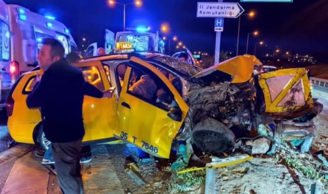 İzmir'de ticari taksi bariyerlere çarptı: 1 ölü, 5 yaralı
